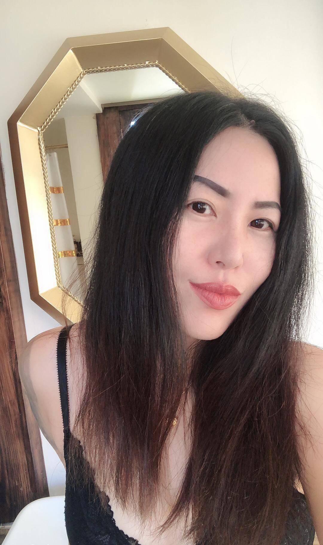 风韵犹存的离婚熟女，让你无法自拔！